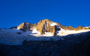 Preview wallpaper mountain, peak, snow, shadow, landscape