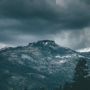 Preview wallpaper mountain, peak, trees, cloudy