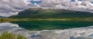 Preview wallpaper mountain, reflections, landscape, lake, clouds