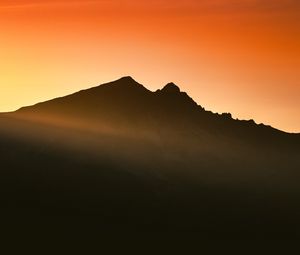 Preview wallpaper mountain, silhouette, sunset, sunlight, dusk