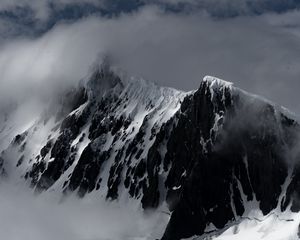 Preview wallpaper mountain, snow, fog, peak, antarctica