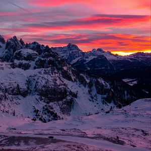 Preview wallpaper mountain, snow, peaks, sunset, tre cime di lavaredo, mountain range