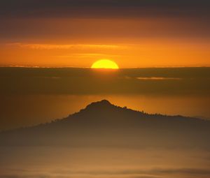 Preview wallpaper mountain, sun, clouds, dark, evening