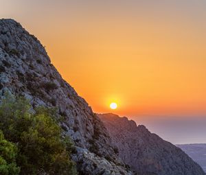 Preview wallpaper mountain, sun, sunrise, landscape