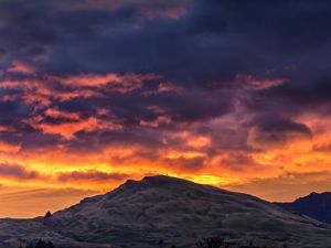 Preview wallpaper mountain, sunset, clouds, queenstown, new zealand