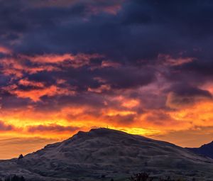 Preview wallpaper mountain, sunset, clouds, queenstown, new zealand