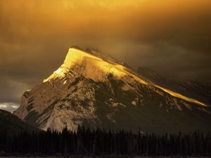 Preview wallpaper mountain, top, height, light