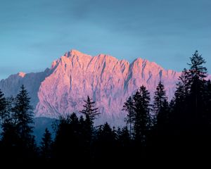 Preview wallpaper mountain, trees, fog, dusk, landscape