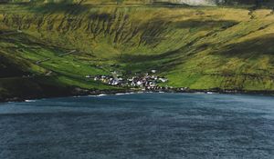 Preview wallpaper mountain, valley, shore, slope, buildings