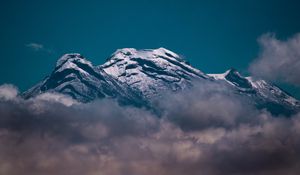 Preview wallpaper mountain, volcano, peak, clouds, snow