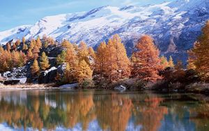 Preview wallpaper mountains, autumn, trees, reflection, lake, sun