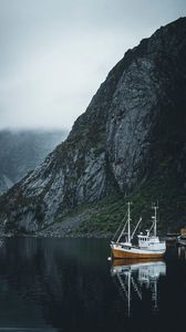 Preview wallpaper mountains, boats, water, fog