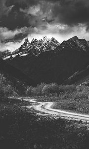 Preview wallpaper mountains, bw, snow, snowy, road
