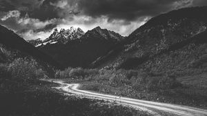 Preview wallpaper mountains, bw, snow, snowy, road