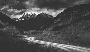 Preview wallpaper mountains, bw, snow, snowy, road