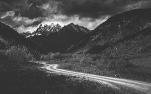 Preview wallpaper mountains, bw, snow, snowy, road