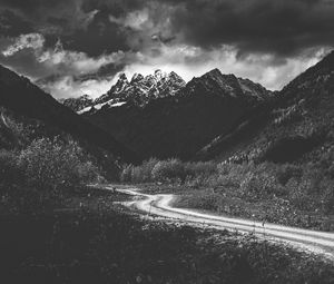 Preview wallpaper mountains, bw, snow, snowy, road