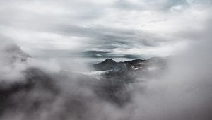 Preview wallpaper mountains, clouds, fog, peak, shroud