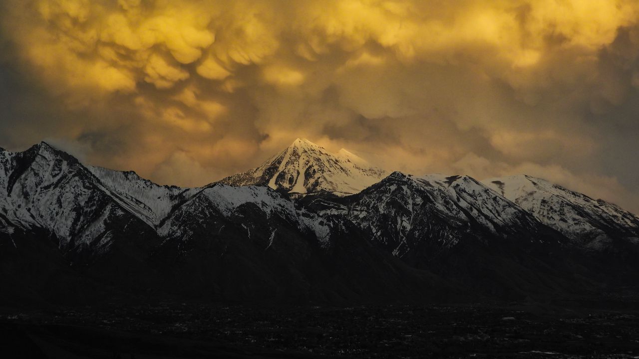 Wallpaper mountains, clouds, landscape, dark, peaks