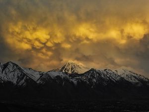 Preview wallpaper mountains, clouds, landscape, dark, peaks