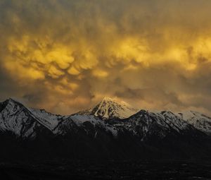 Preview wallpaper mountains, clouds, landscape, dark, peaks