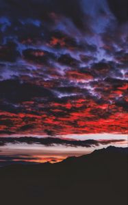 Preview wallpaper mountains, clouds, night, horizon, dark, fiery