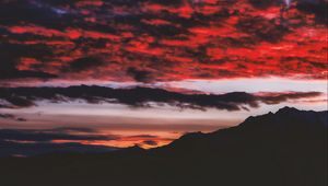 Preview wallpaper mountains, clouds, night, horizon, dark, fiery