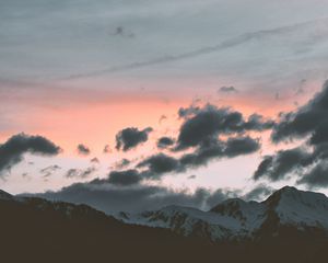 Preview wallpaper mountains, clouds, sky, sunset, peak