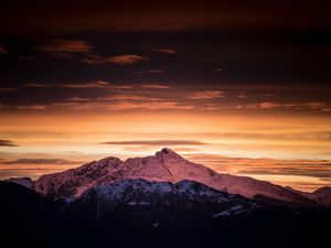 Preview wallpaper mountains, dawn, clouds, horizon, peaks