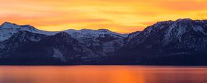 Preview wallpaper mountains, dawn, sea, horizon