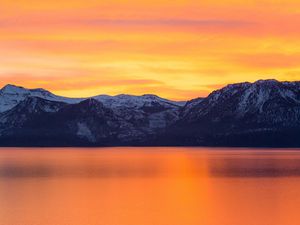 Preview wallpaper mountains, dawn, sea, horizon