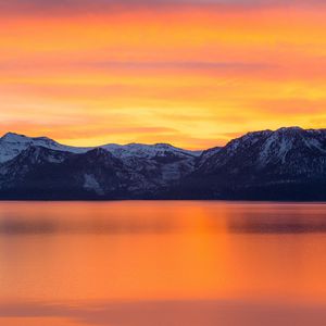 Preview wallpaper mountains, dawn, sea, horizon