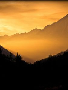 Preview wallpaper mountains, dawn, sun, beams, morning