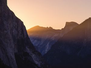 Preview wallpaper mountains, dawn, sunlight, rays