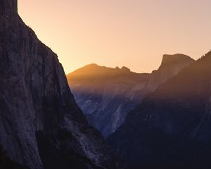 Preview wallpaper mountains, dawn, sunlight, rays