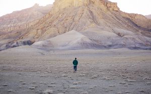 Preview wallpaper mountains, desert, man, loneliness, nature