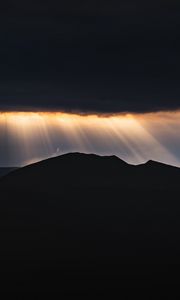 Preview wallpaper mountains, dusk, rays, light