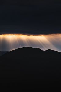 Preview wallpaper mountains, dusk, rays, light