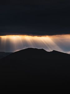 Preview wallpaper mountains, dusk, rays, light