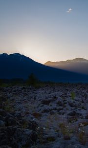 Preview wallpaper mountains, evening, dusk, sun rays, landscape