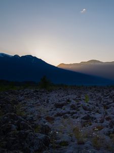 Preview wallpaper mountains, evening, dusk, sun rays, landscape