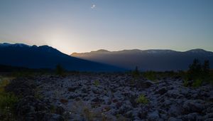 Preview wallpaper mountains, evening, dusk, sun rays, landscape