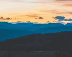 Preview wallpaper mountains, evening, sky, clouds