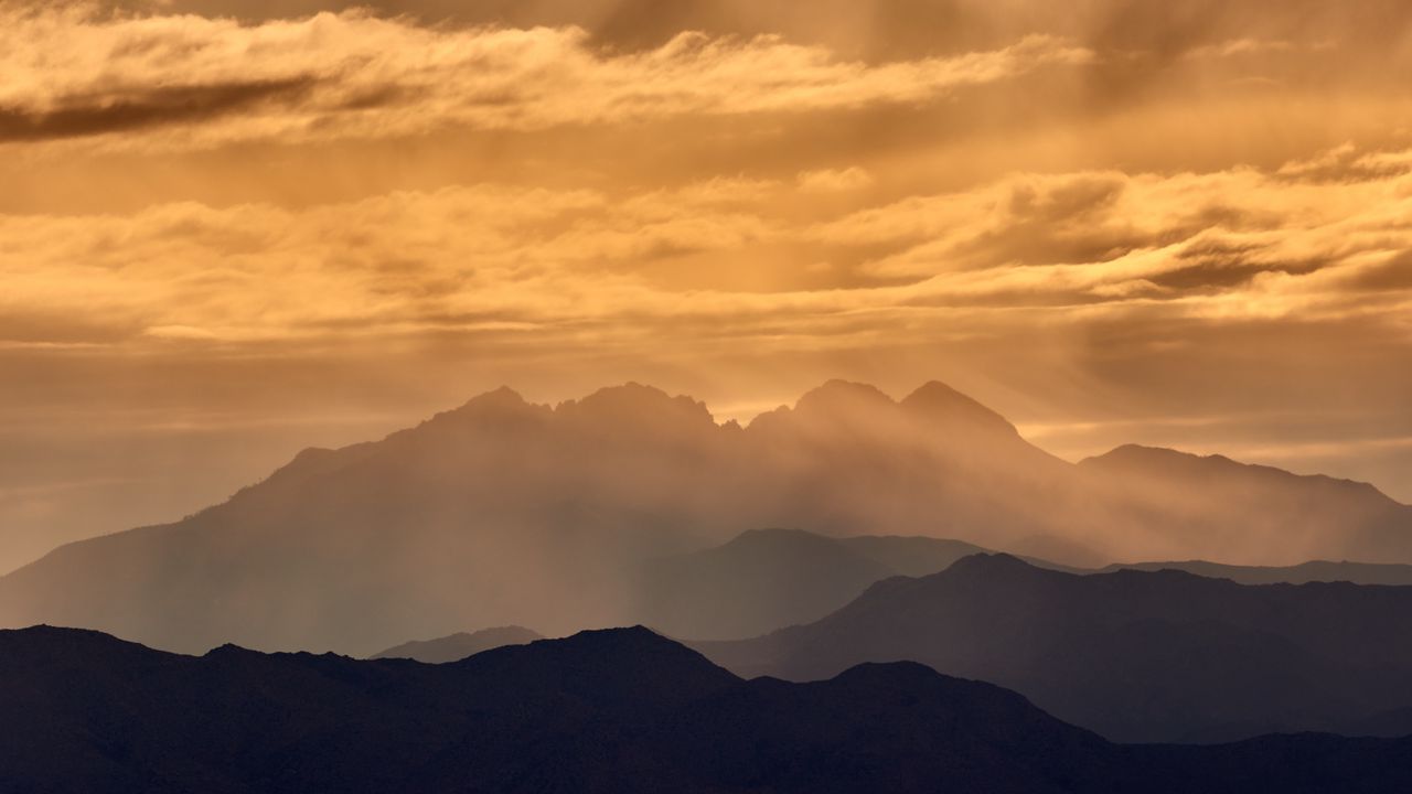 Wallpaper mountains, fog, clouds, dusk