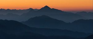 Preview wallpaper mountains, fog, horizon, outlines, silhouettes, italy