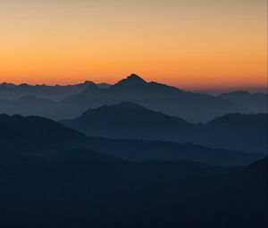 Preview wallpaper mountains, fog, horizon, outlines, silhouettes, italy