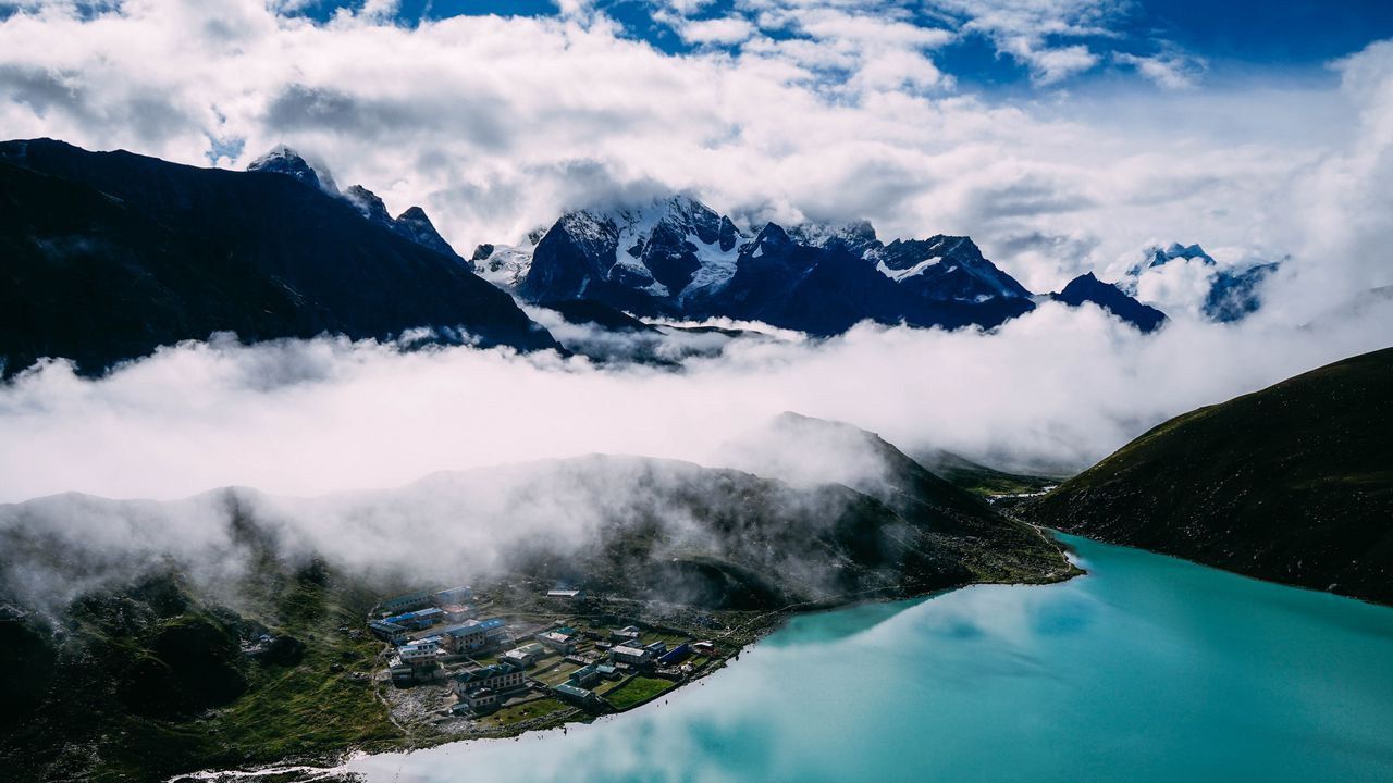 Wallpaper mountains, fog, lake