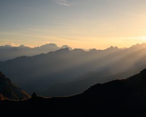 Preview wallpaper mountains, fog, sunlight, nature
