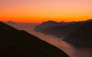 Preview wallpaper mountains, fog, sunset, lake, italy