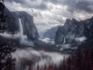 Preview wallpaper mountains, fog, trees, sky